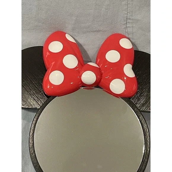 NEW Walt Disney Parks Wooden Minnie Mouse Head Shaped Mirror & Trinket Holder